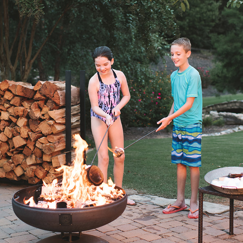 kids cooking marshmellows