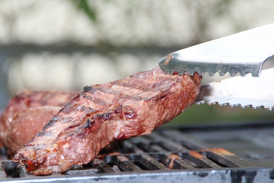 Grilling with Cutting Edge Firewood Cooking Wood