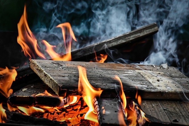 Is It Normal For A Wood Burning Fire To, What Can You Burn In A Fire Pit That Doesn T Smoke